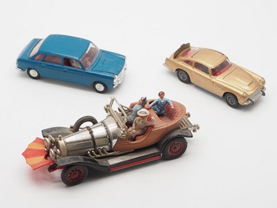 Lot 93 - A group of 1960s diecast by CORGI, DINKY,...