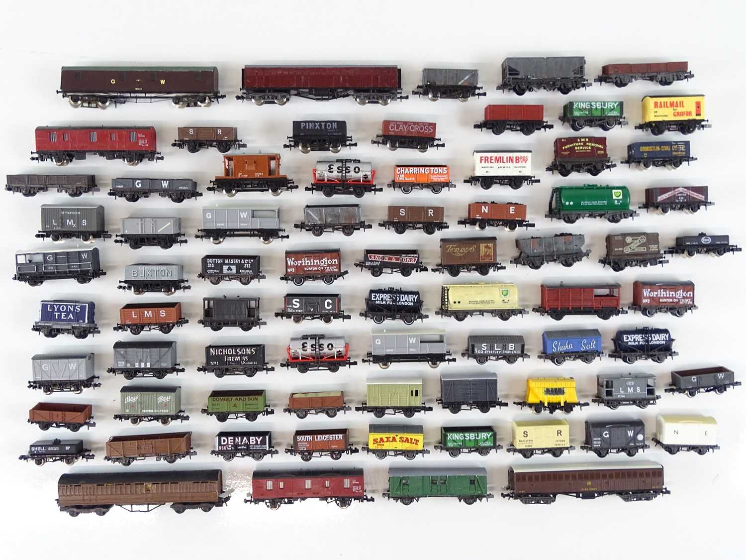 Lot 74 - A quantity of unboxed N Gauge wagons and vans...