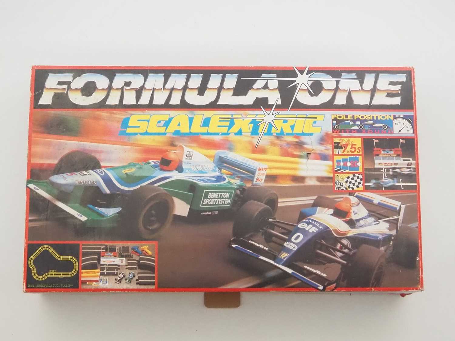 Lot 121 - A SCALEXTRIC 'Formula One' slot racing set -...