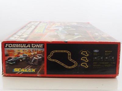 Lot 121 - A SCALEXTRIC 'Formula One' slot racing set -...