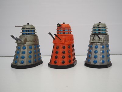 Lot 126 - A group of Dr Who memorabilia comprising 3x...