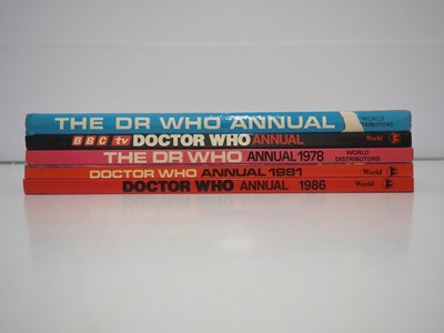 Lot 126 - A group of Dr Who memorabilia comprising 3x...