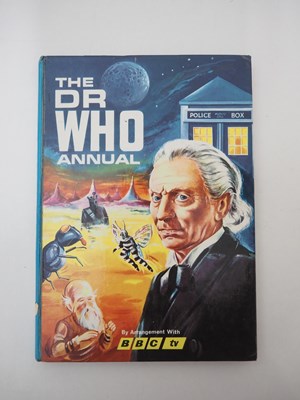 Lot 126 - A group of Dr Who memorabilia comprising 3x...