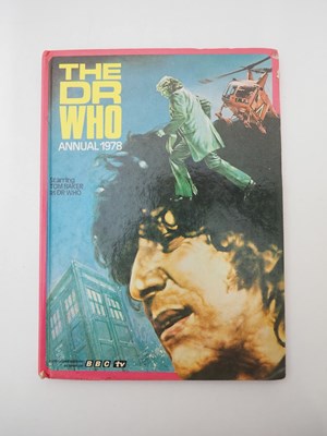 Lot 126 - A group of Dr Who memorabilia comprising 3x...