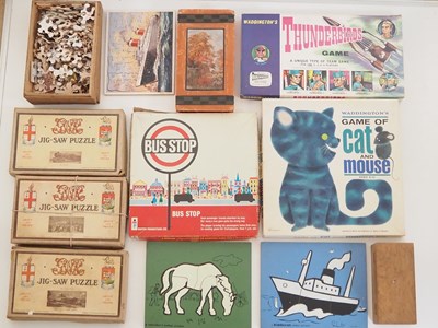 Lot 140 - A group of vintage games and puzzles - to...