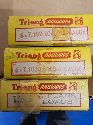 Lot 156 - A large quantity of boxed (TRIANG) TRI-ANG TT...