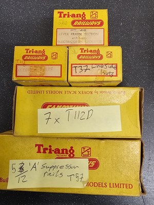 Lot 156 - A large quantity of boxed (TRIANG) TRI-ANG TT...