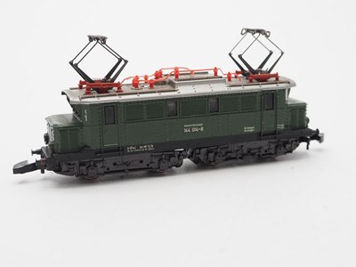 Lot 189 - A pair of MARKLIN Mini-Club Z gauge electric...