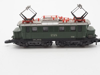 Lot 189 - A pair of MARKLIN Mini-Club Z gauge electric...