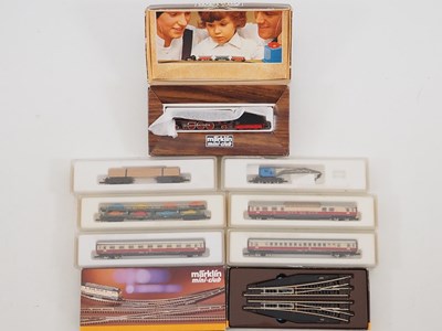 Lot 190 - A group of MARKLIN Mini-Club Z gauge items...