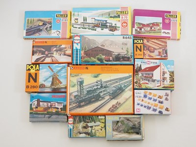 Lot 197 - A quantity of N gauge building kits by FALLER,...