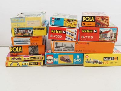 Lot 197 - A quantity of N gauge building kits by FALLER,...