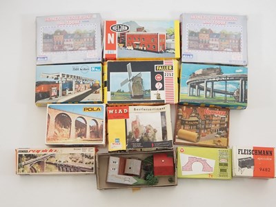 Lot 205 - A quantity of N gauge building kits and...