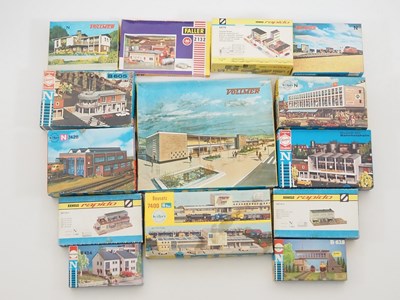 Lot 206 - A quantity of N gauge building kits, mostly in...