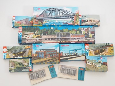 Lot 208 - A quantity of N gauge building kits, mostly...