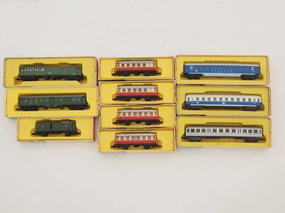 Lot 222 - A group of ARNOLD vintage N gauge German...