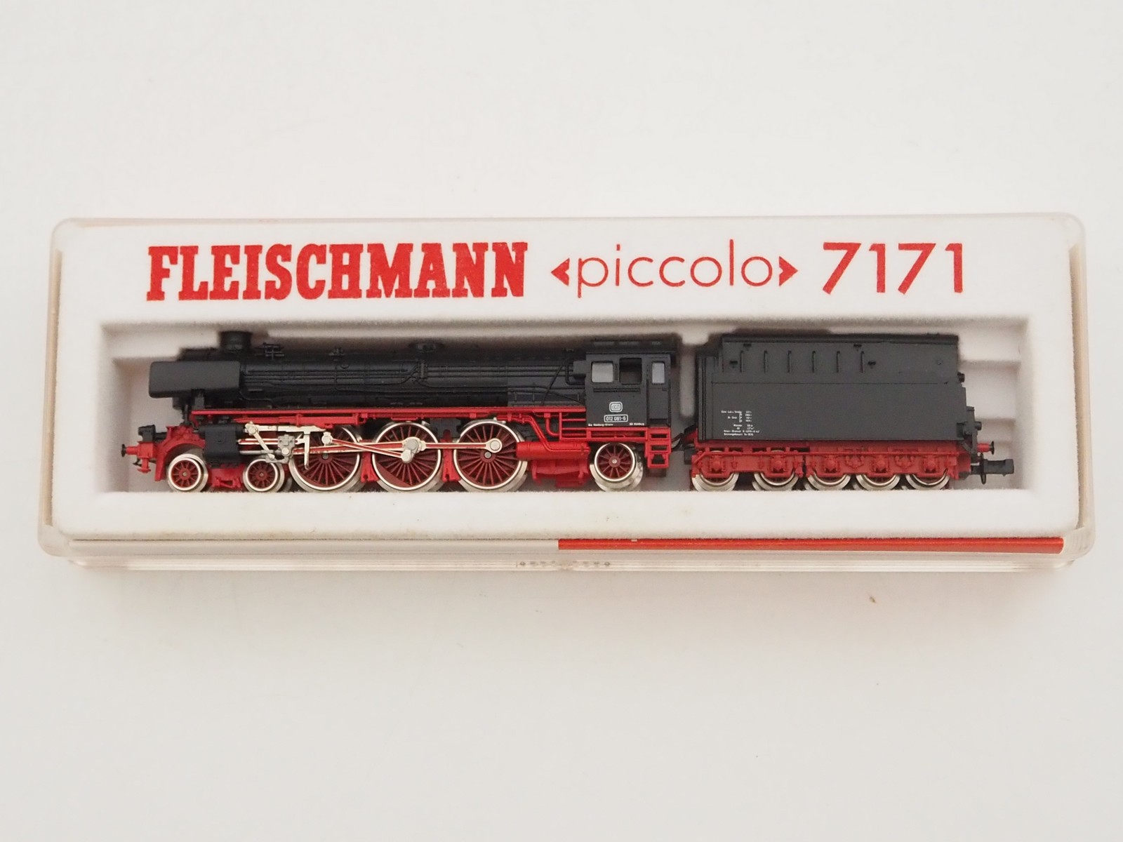 Lot 223 - A pair of FLEISCHMANN N gauge German outline