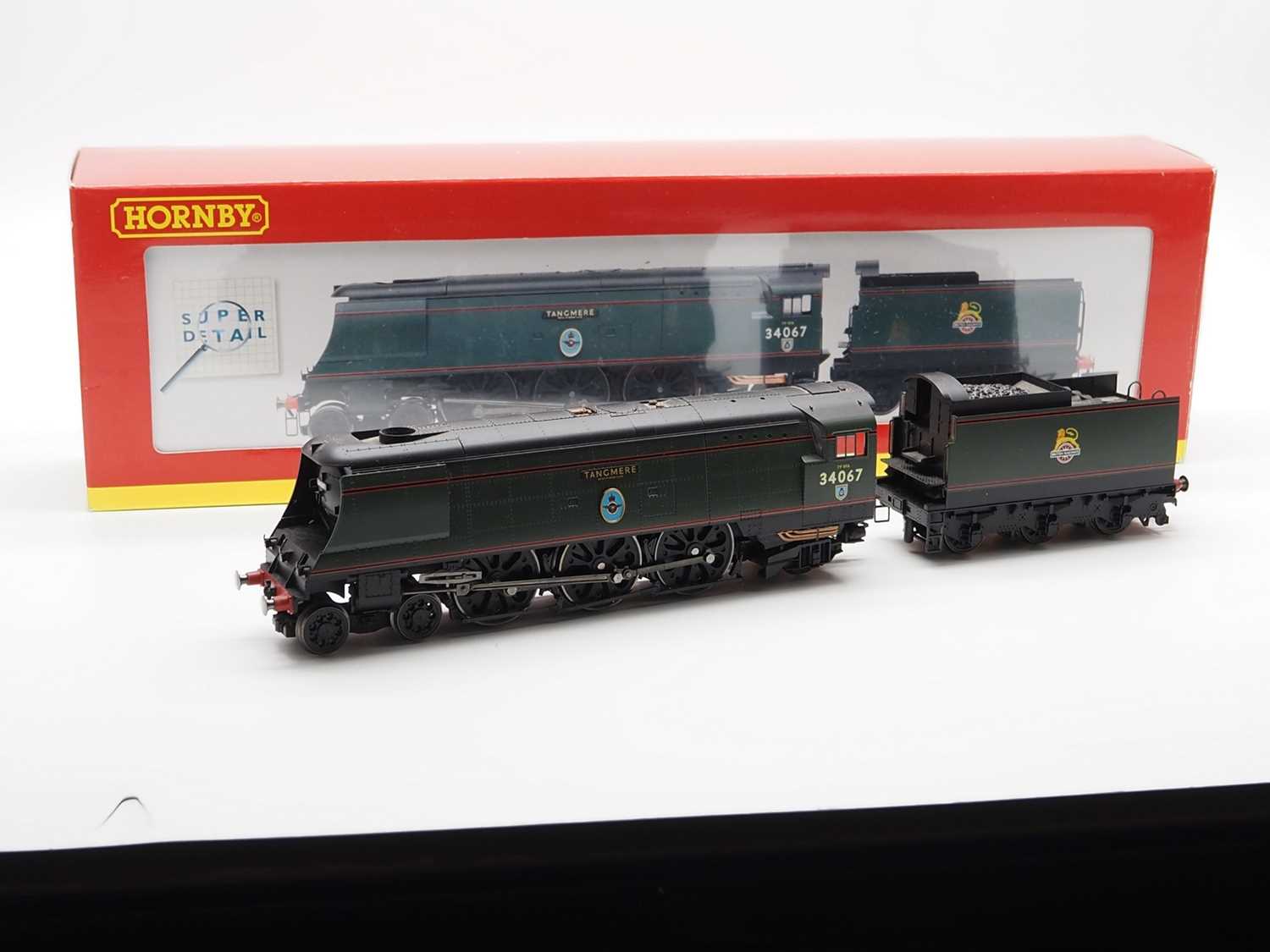 Lot 267 - A HORNBY OO gauge R2221 Battle of Britain...