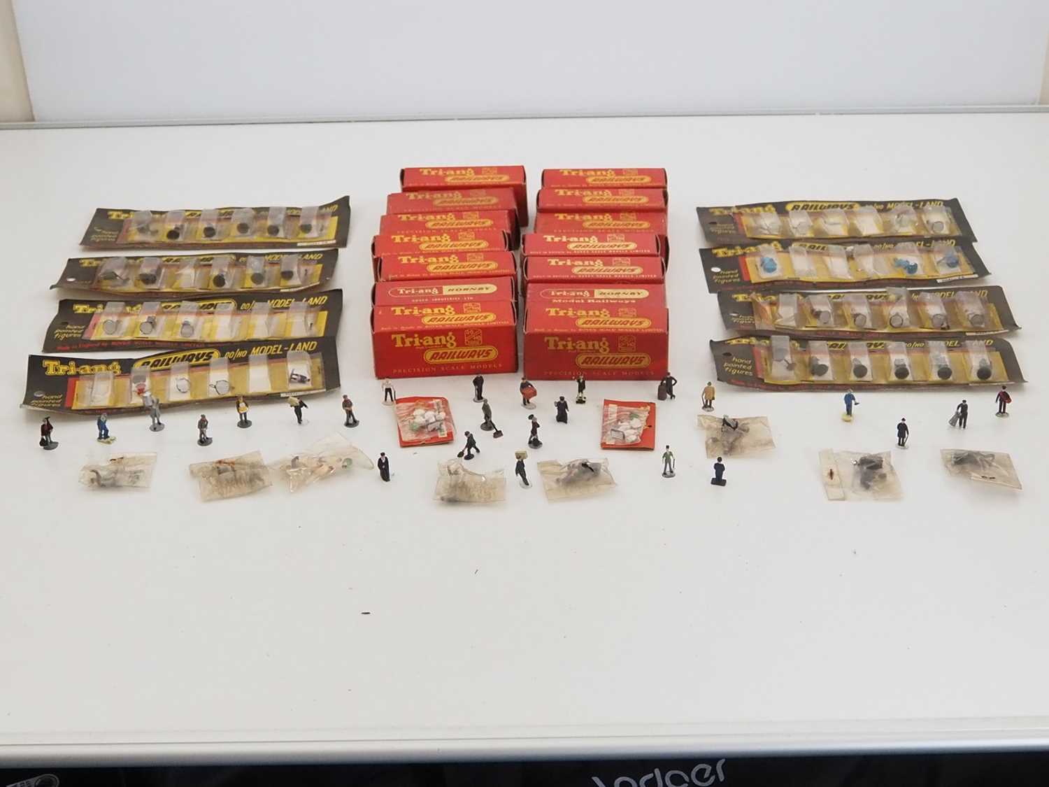 Lot 269 - A group of TRI-ANG (TRIANG) OO gauge boxed and...