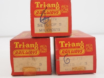 Lot 269 - A group of TRI-ANG (TRIANG) OO gauge boxed and...