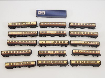 Lot 278 - A group of mostly unboxed HORNBY DUBLO OO...