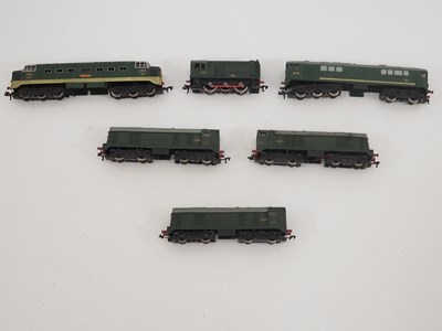 Lot 286 - A group of HORNBY DUBLO OO gauge diesel...