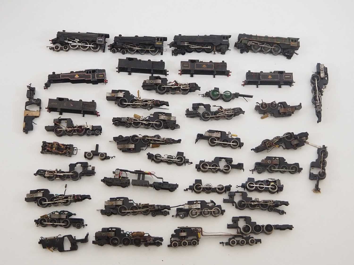 Lot 308 - A large quantity of OO gauge chassis, motor...