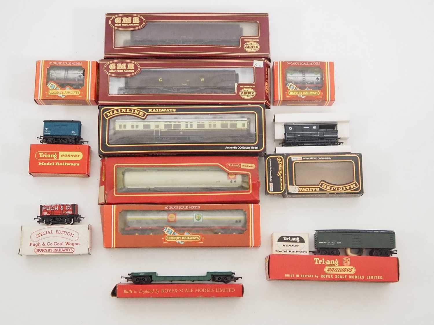 Lot 309 - A group of assorted OO gauge rolling stock by...