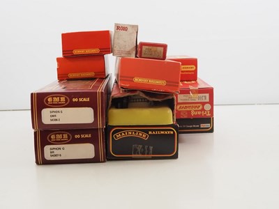 Lot 309 - A group of assorted OO gauge rolling stock by...