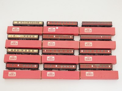 Lot 319 - A group of HORNBY DUBLO OO gauge Super Detail...