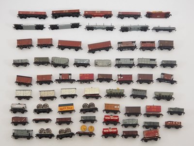 Lot 320 - A large group of unboxed HORNBY DUBLO OO gauge...