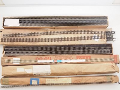 Lot 324 - A large quantity of OO gauge track to include...