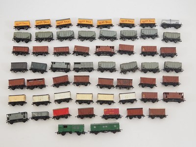 Lot 330 - A large group of unboxed HORNBY DUBLO OO gauge...