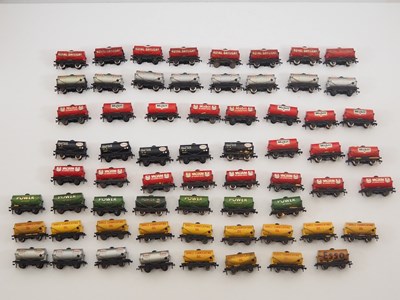 Lot 333 - A large group of HORNBY DUBLO OO gauge tank...