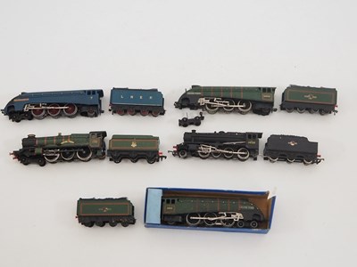 Lot 344 - A group of HORNBY DUBLO OO gauge 2 and 3-rail...