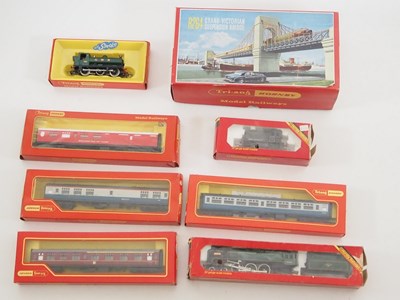 Lot 358 - A group of TRI-ANG-HORNBY (TRIANG) and HORNBY...