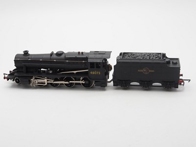 Lot 387 - A WRENN OO gauge W2224 Class 8F steam...