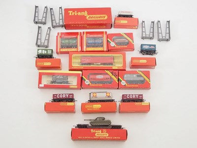 Lot 398 - A group of TRI-ANG (TRIANG) and HORNBY wagons...