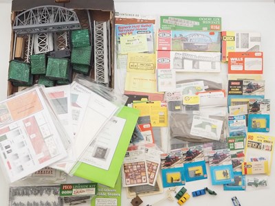 Lot 409 - A large quantity of HO and OO gauge building...