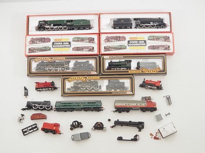 Lot 412 - A group of boxed and unboxed OO gauge steam...