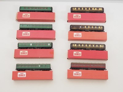 Lot 441 - A mixed group of HORNBY DUBLO OO gauge Super...