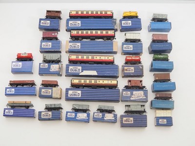 Lot 442 - A group of HORNBY DUBLO 3-rail OO gauge wagons...