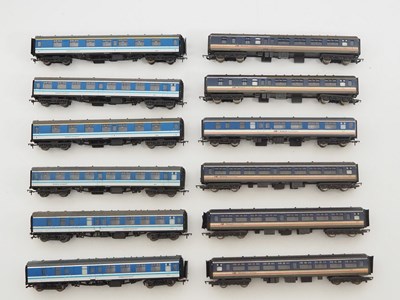 Lot 454 - A large quantity of unboxed OO gauge Mark 1...