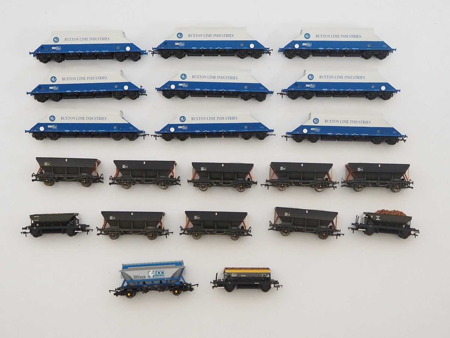 Lot 456 - A large quantity of mixed OO gauge hopper...