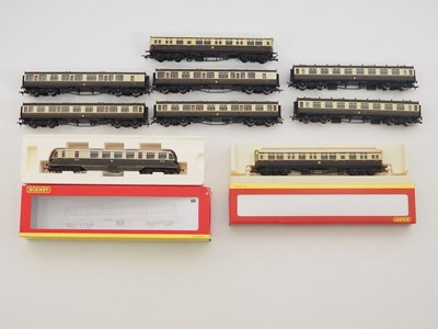 Lot 457 - A group of boxed and unboxed OO gauge rolling...