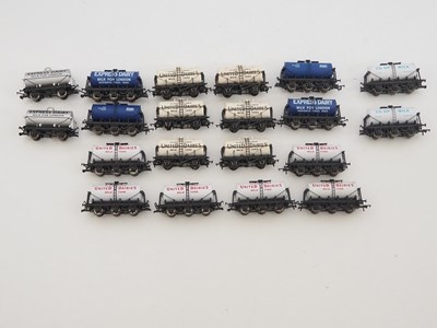 Lot 462 - A large quantity of mixed OO gauge unboxed...