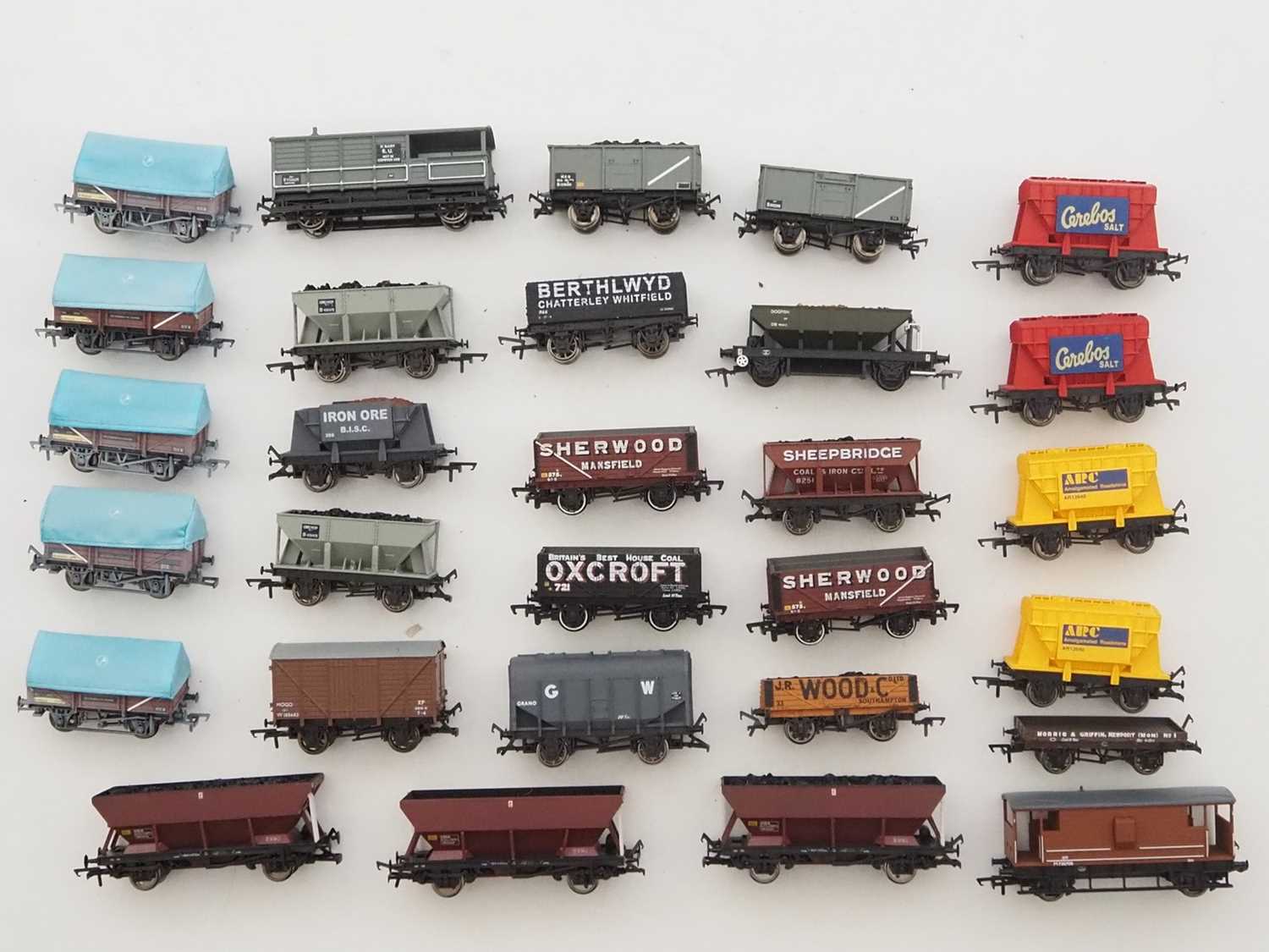 Lot 469 - A quantity of mixed OO gauge unboxed vans and...