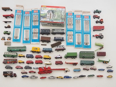 Lot 471 - A large quantity of OO scale/gauge unboxed...