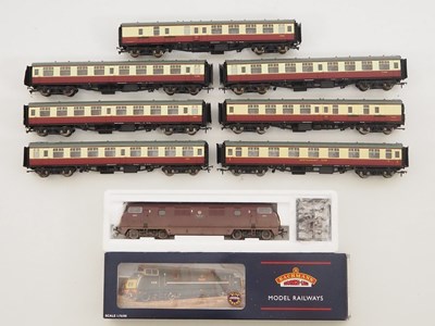 Lot 474 - A quantity of OO gauge rolling stock by...