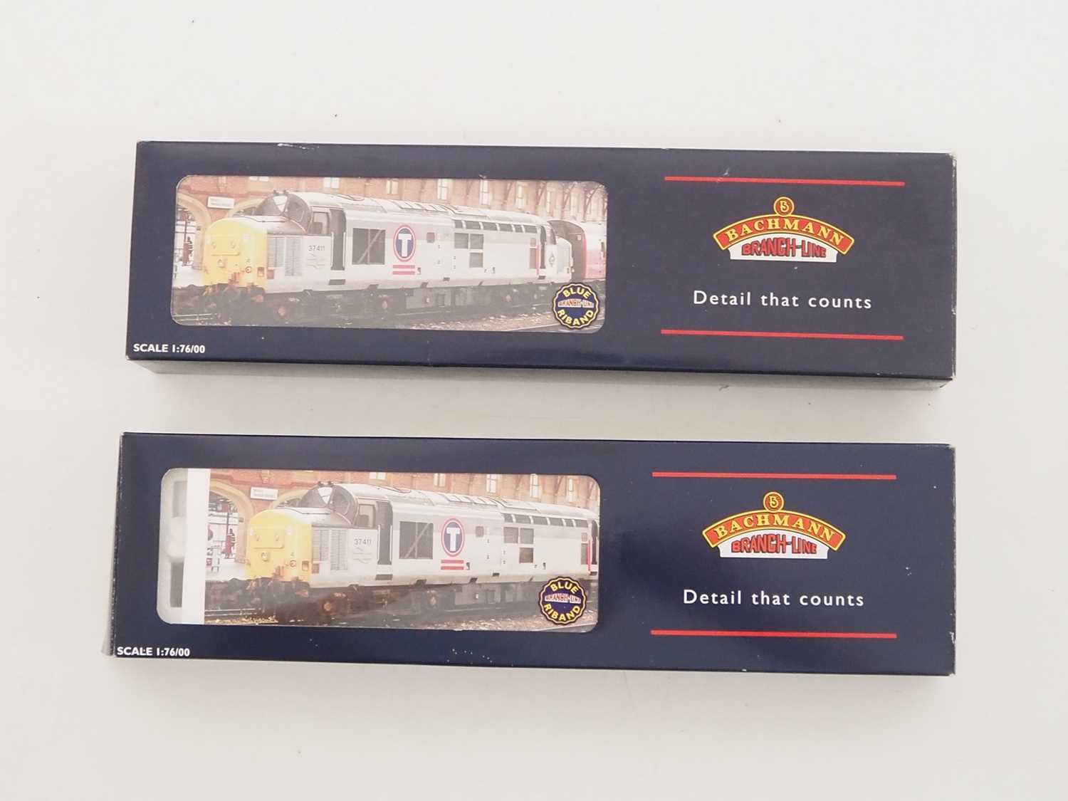 Lot 476 - A pair of BACHMANN OO gauge diesel Class 37...